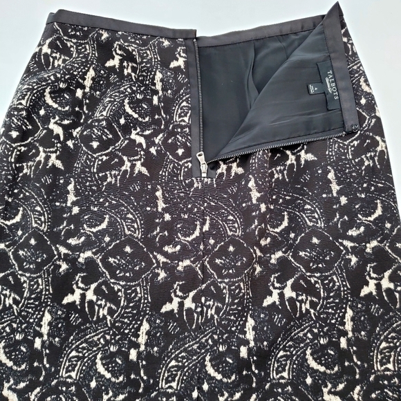 Talbots Black White Printed Pencil Skirt - Picture 5 of 7